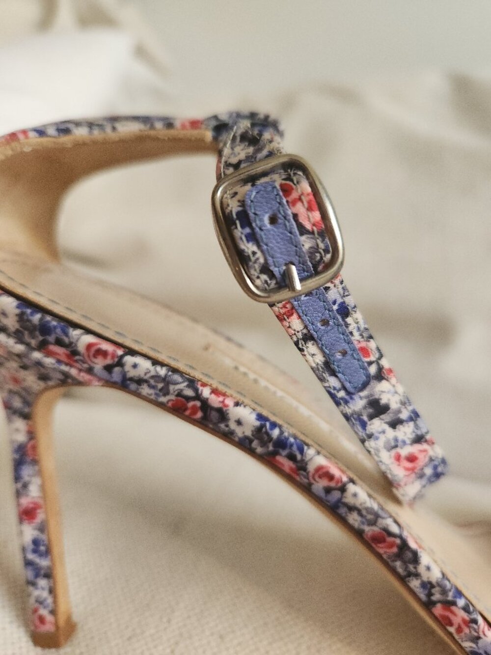 Manolo Blahnik Floral Print Satin Strappy High Heel Sandals - Sz 39 - Picture 7 of 15